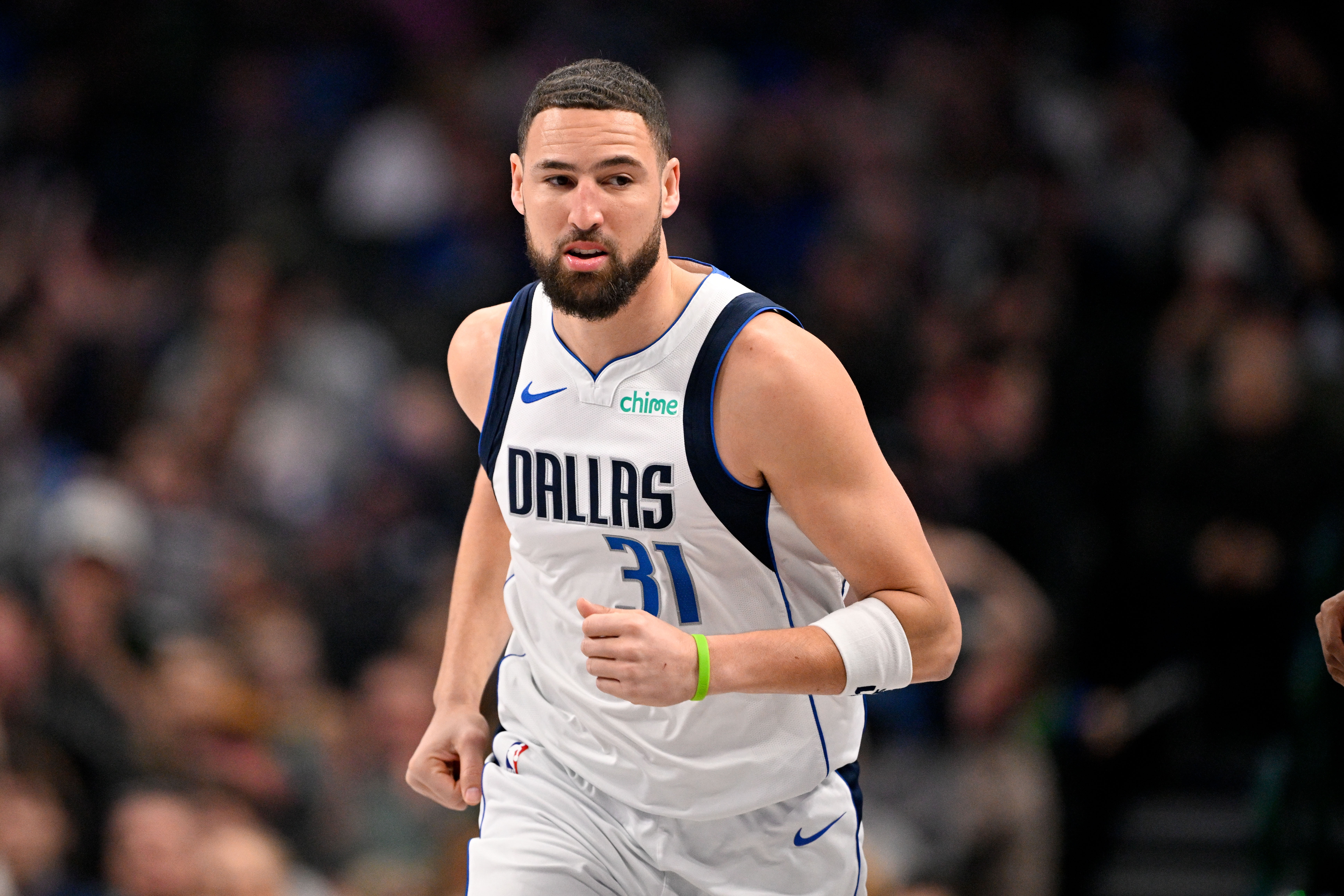 stake.com-马绍尔:克莱放下身段担任替补 为球队牺牲 我敬佩他的职业态度